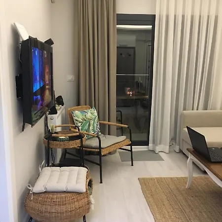 Beautiful 1 Bedroom Studio *